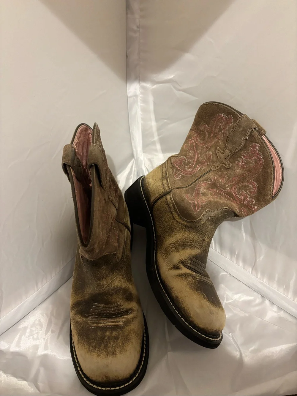 Ladies Fat baby Ariat. Size 8.5